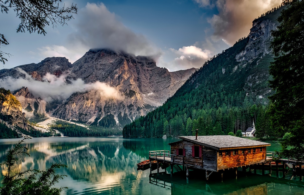 Spiegelsee, Der Holzhaus In Der Mitte Des Sees 